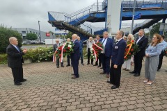 1Jak-pierwszy-w-imieniu-SWSUrsus-sklada-wiazanke-Mirek-Bertowski