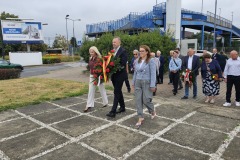 3Trzecia-w-kolejnosci-delegacja-Urzedu-Dzielnicy-z-patronujacym-obchodom-Burmistrzem-