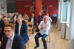 Kolega-Ambroziak-troche-.odstaje