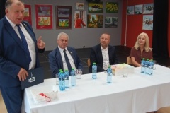 Prezydium-uwaznie-slucha-Soltysa-